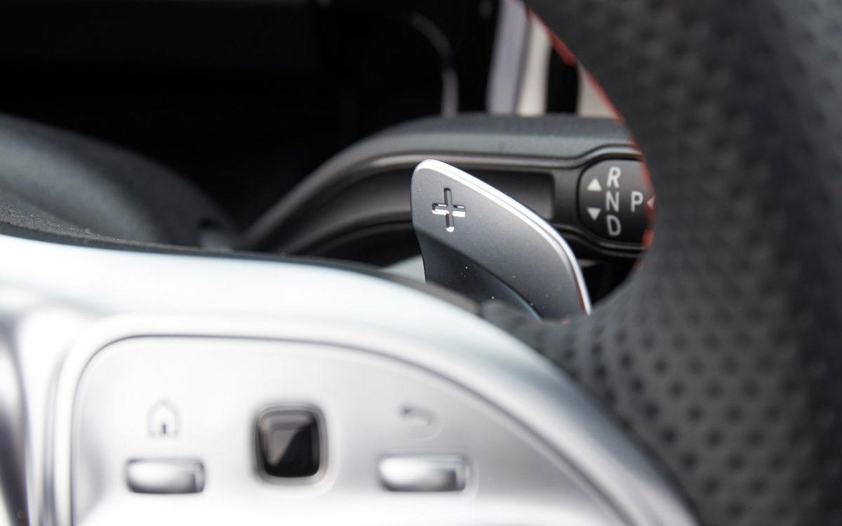 Manual o automático: ¿qué coche consume más combustible y es más fiable?