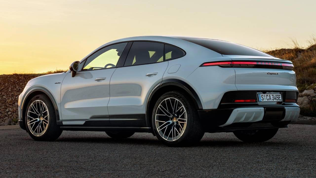 Porsche para la producción del Taycan y lanza una señal preocupante sobre los eléctricos de lujo