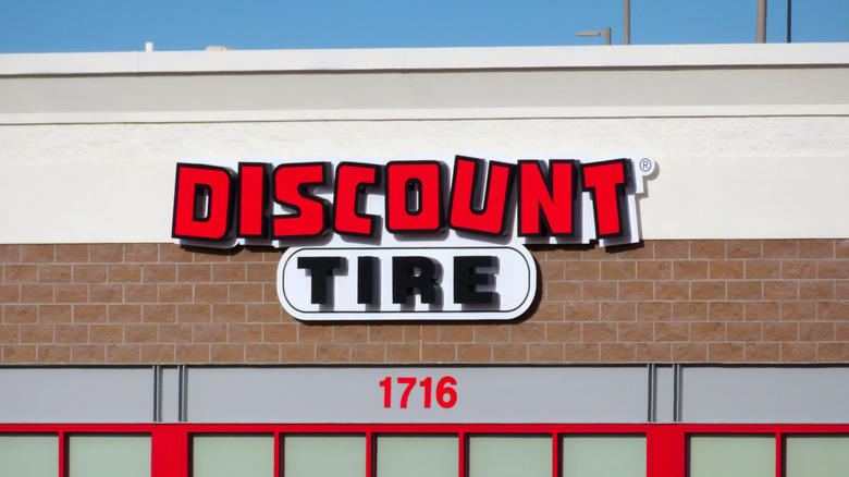 What is Discount Tire's return policy?