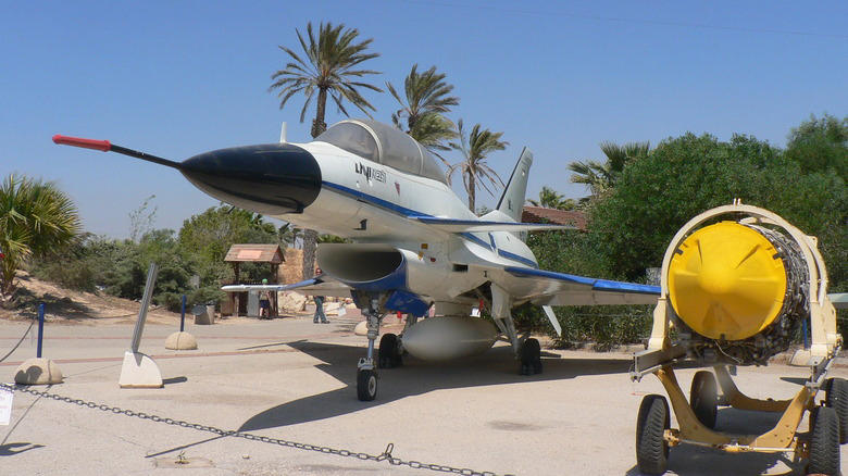 8 fighter jets with Pratt &amp; Whitney engines