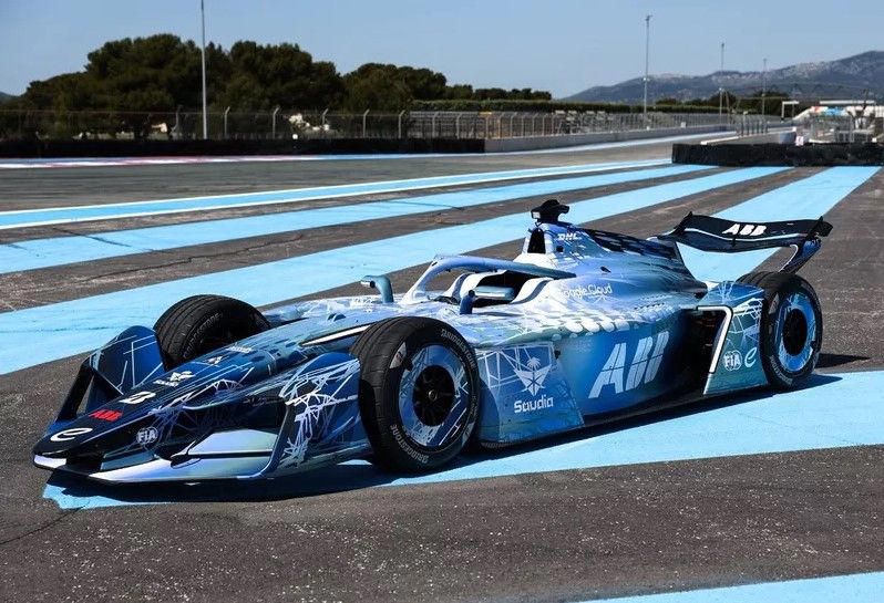 David Coulthard prueba el nuevo Fórmula E Gen4 y se queda sin palabras: tracción total, 815 CV y 335 km/h de velocidad punta