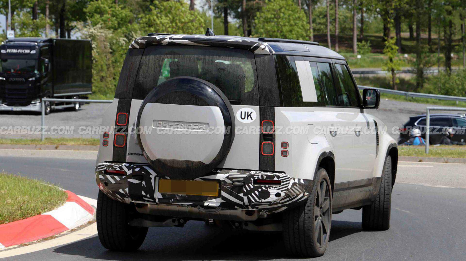 The latest Land Rover Defender spy shots leave little to the imagination