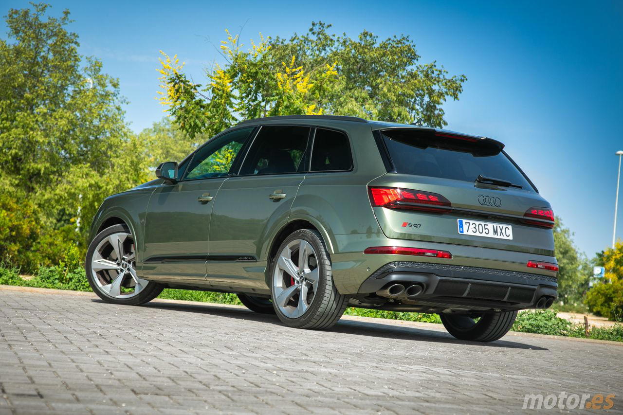 Audi enseña el nuevo Q7 a su manera, una puerta y mucha paciencia