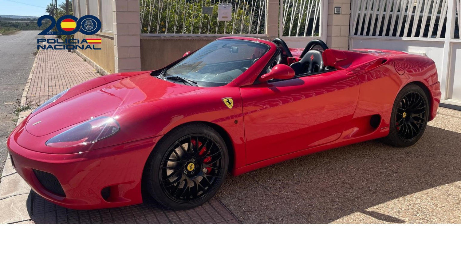 Ferrari, Crea un Ferrari de fibra de vidrio e intenta venderlo como original