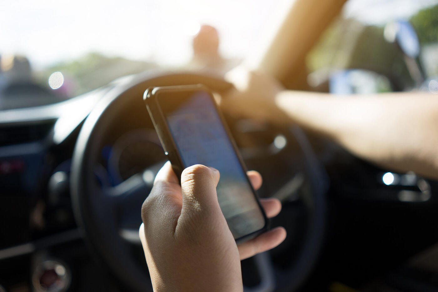 Francia endurece la ley contra el móvil al volante con la retirada inmediata del carné