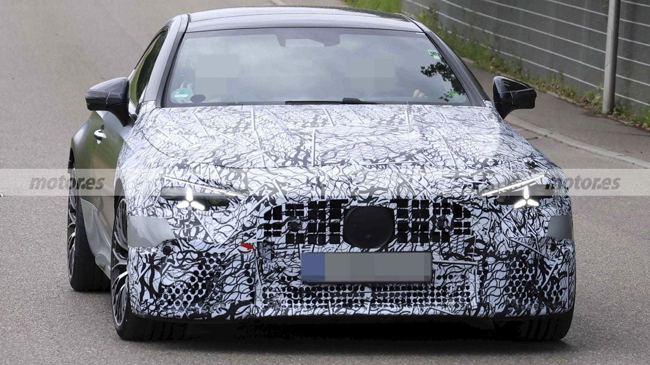 Los nuevos Mercedes-AMG CLE 53 y 63 ya ruedan con cambios importantes en su imagen y nuevos motores
