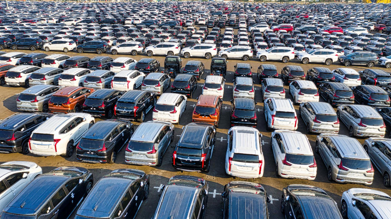 Collector car prices face pressure as inflation cools buyer demand