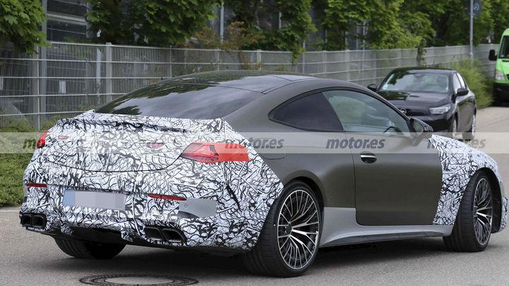 Los nuevos Mercedes-AMG CLE 53 y 63 ya ruedan con cambios importantes en su imagen y nuevos motores