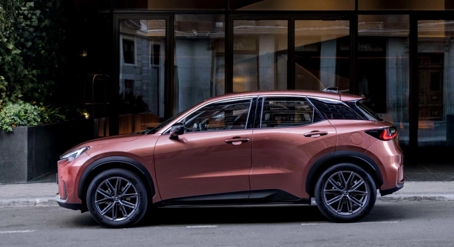 Lexus refuerza la gama LBX 2026 con más equipamiento y una oferta que parte de 33.900 euros