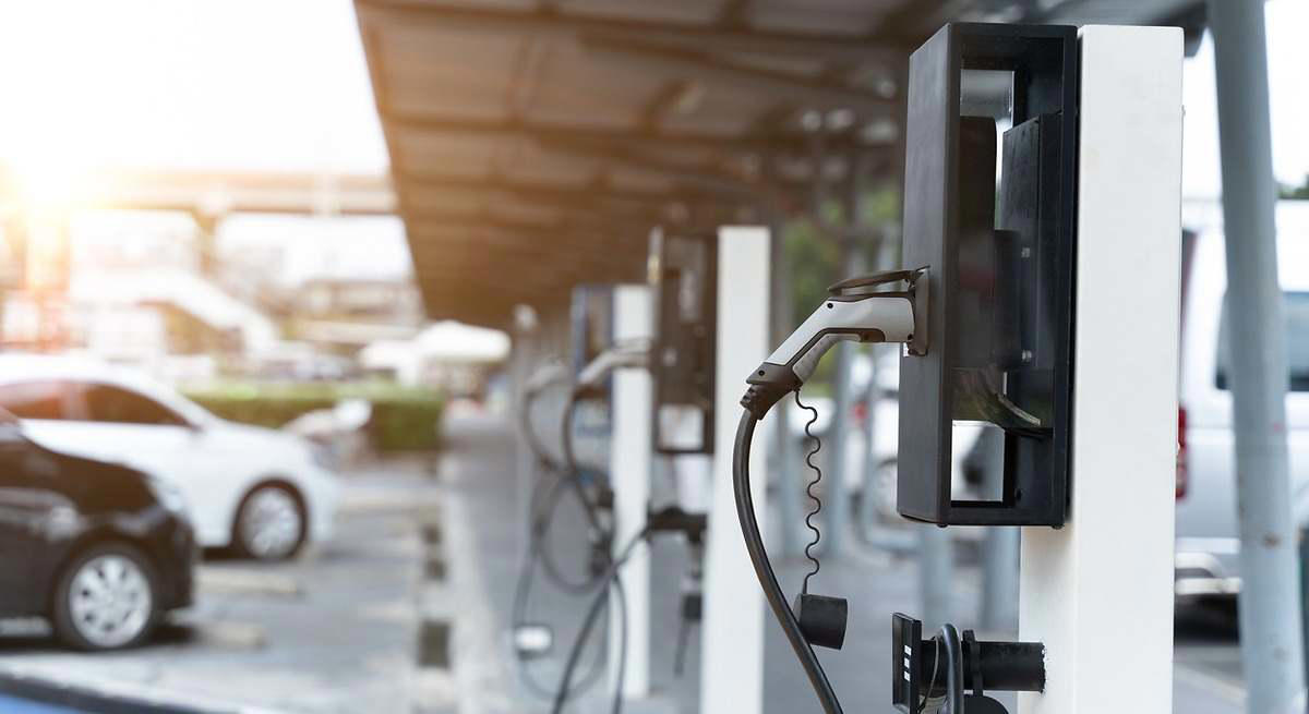 España supera los 56.000 puntos de recarga para coches eléctricos y el 60% se concentra en solo cuatro comunidades