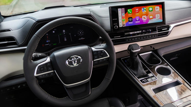 This Toyota Sienna alternative has more power at a cheaper price point