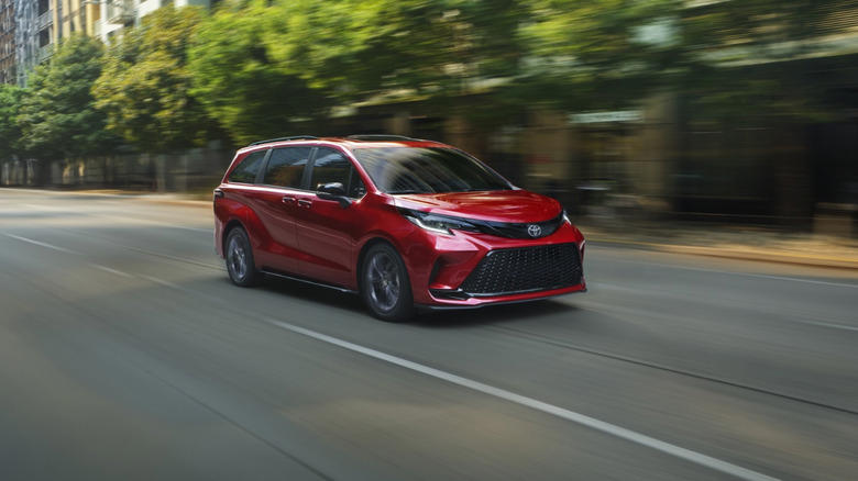 This Toyota Sienna alternative has more power at a cheaper price point