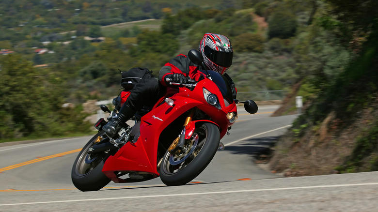 How far can a motorcycle lean? Speed is an important factor