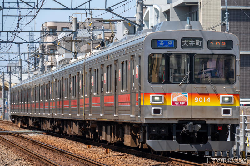 どうして銀色の電車には「デコボコ」が設けられるのか? あえての装備「コルゲート」と「ビード」とは
