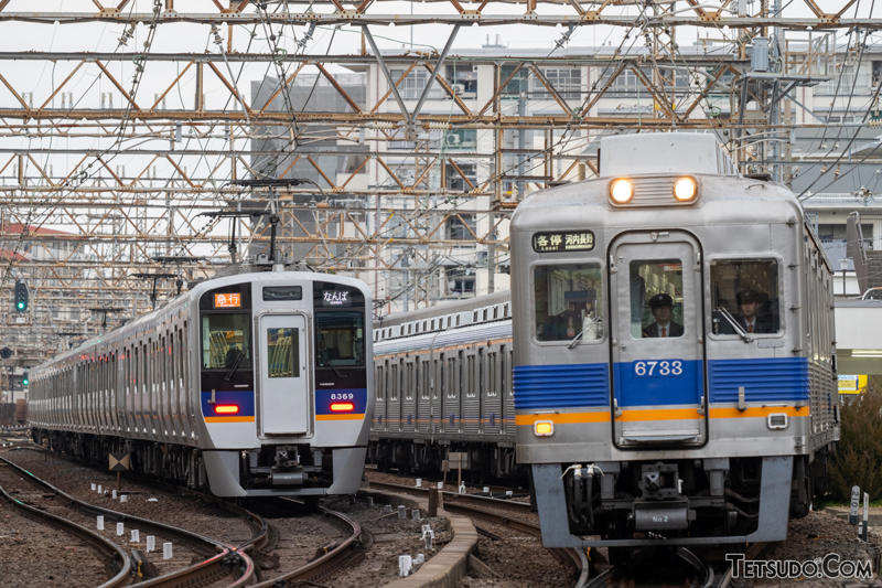 どうして銀色の電車には「デコボコ」が設けられるのか? あえての装備「コルゲート」と「ビード」とは