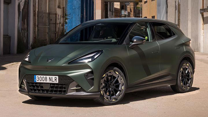 El CUPRA Raval pasa de las versiones de lanzamiento a una gama más seria para pelear en el eléctrico urbano