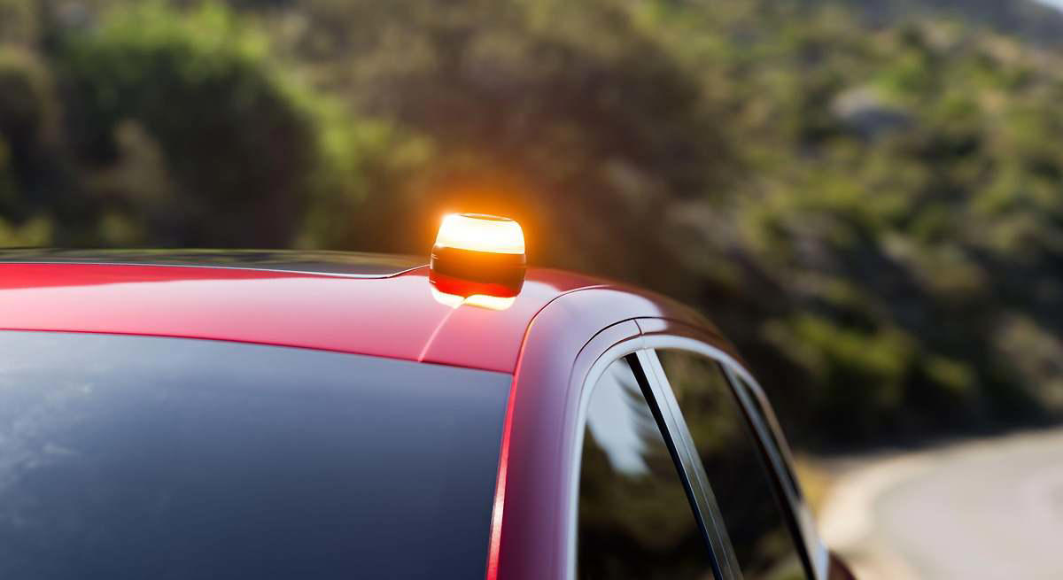 La DGT puede multar con 80 euros a los conductores que lleven la baliza V16 en el coche pero cometan este error con ella