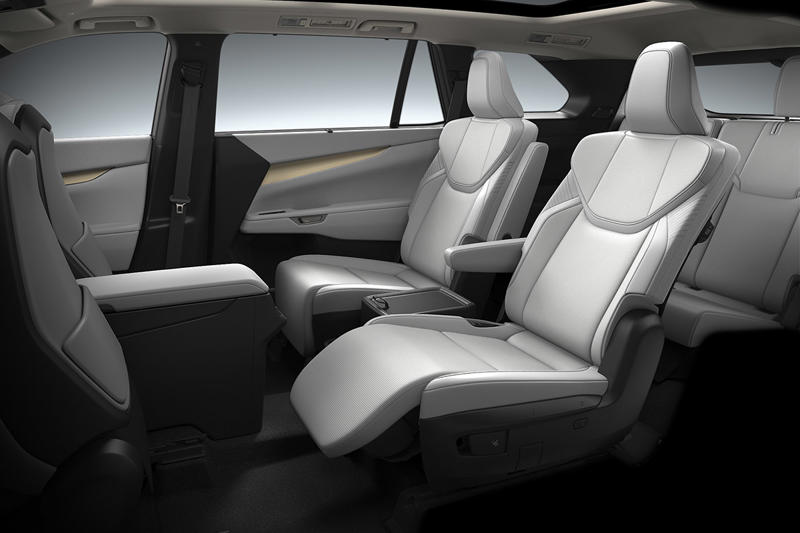 レクサス初の“3列シートEV” 全長5.1mのSUVタイプ電気自動車 世界初公開された新型「TZ」に対するネットでの反応を集めてみた