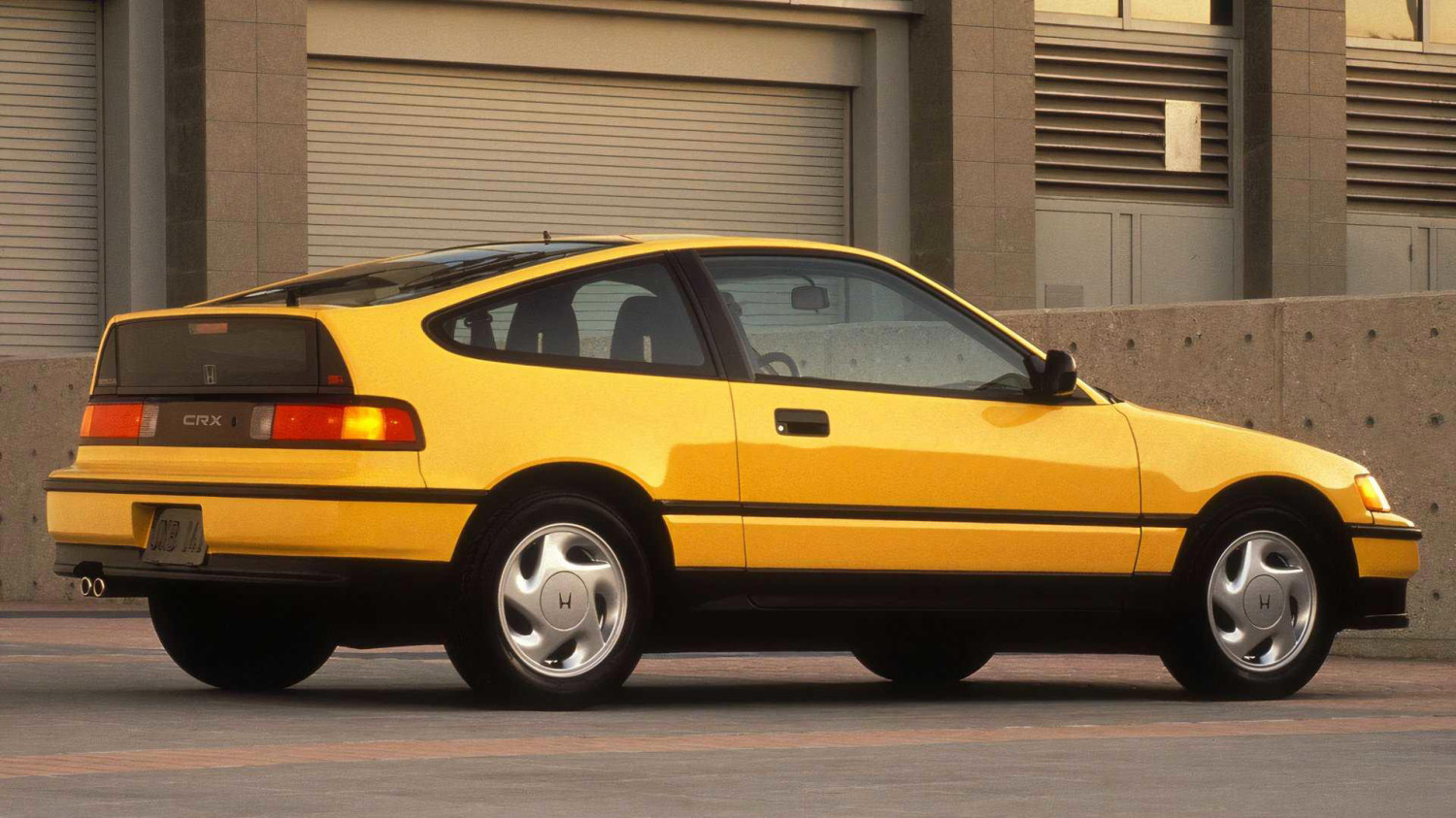 A JDM-swapped Honda CRX Si barn find gets the deep clean it deserved