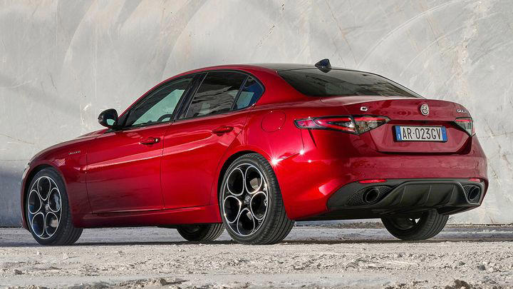 Con más de 9.000 € de descuento no tienes excusas, el sedán italiano que gana al BMW Serie 3 en dinámica revienta el segmento