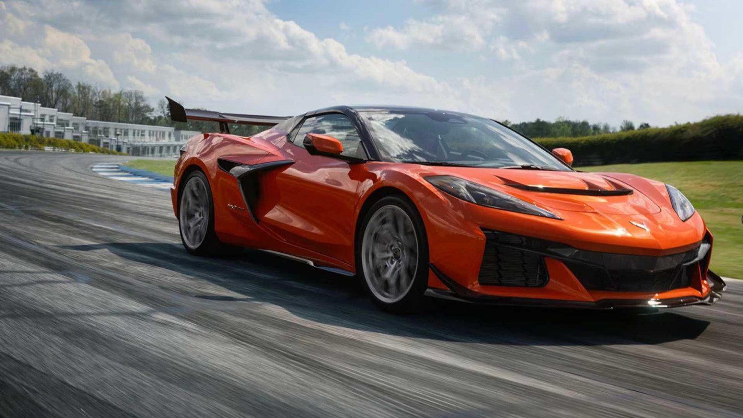 Chevy Corvette ZR1X shocks Bugatti Chiron in 1,500-hp drag race