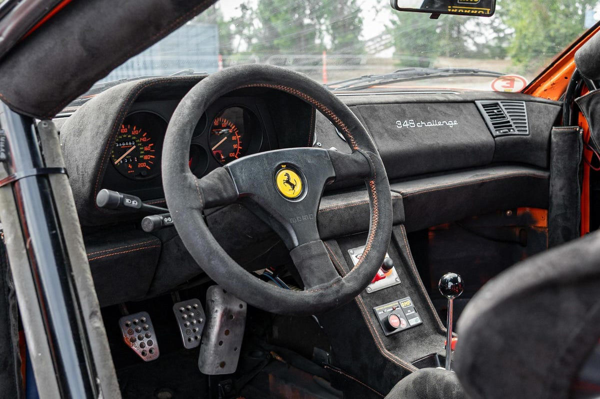 Este Ferrari 348 Challenge tan especial busca nuevo dueño entre verdaderos ferraristas