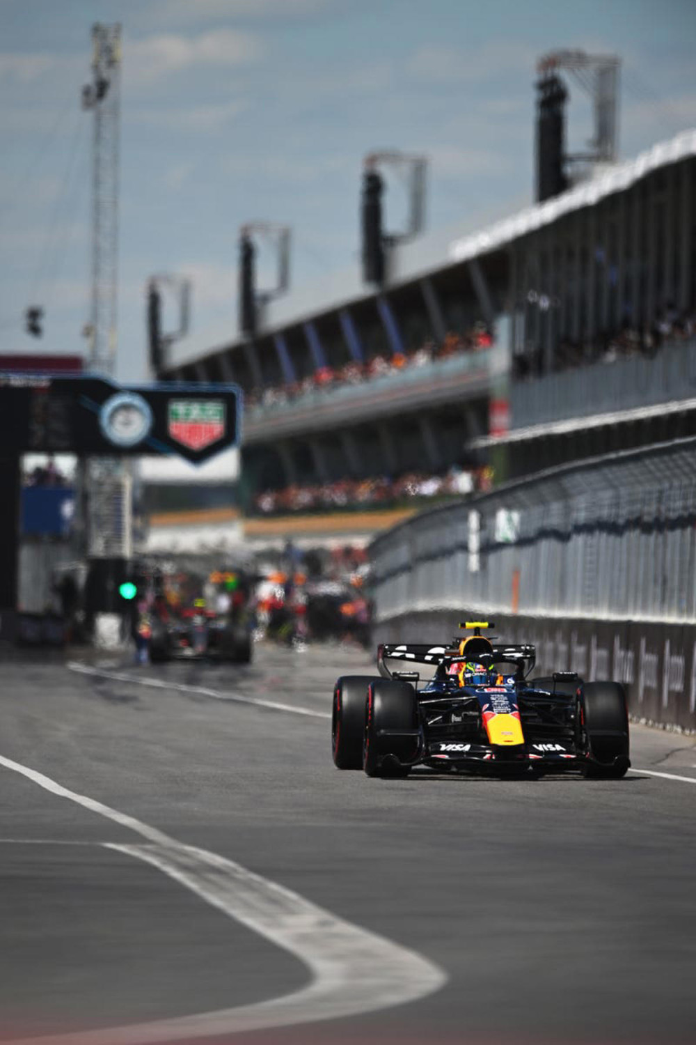 Isack Hadjar sigue lejos de Max Verstappen pese a las mejoras de Red Bull F1, pero es optimista