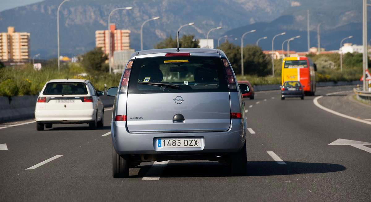 Multa de 200 euros para los conductores que circulen a 120 km/h pero no dejen libre el carril izquierdo