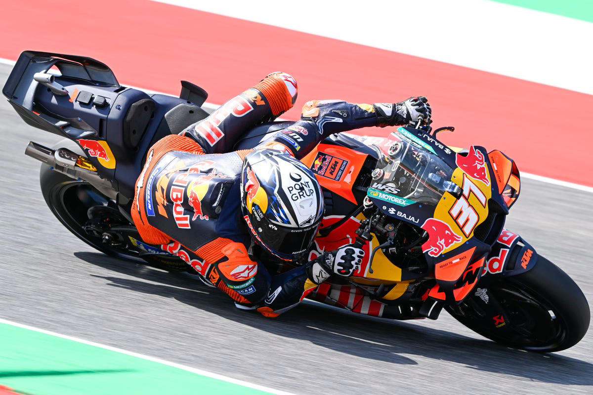 Pedro Acosta lamenta su debacle con KTM frente a Enea Bastinini en el GP de Italia: "Nada funcionó"