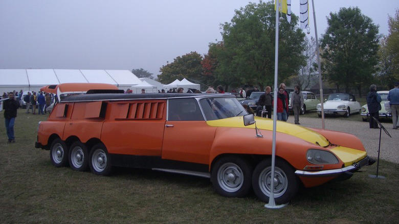 Michelin's strange PLR tire-testing car was a 10-wheeled fever dream