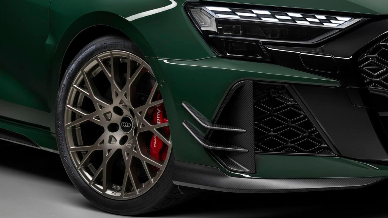 Un conductor de un Audi RS 3 Sportback es cazado a 287 km/h en una autopista francesa y no estaba solo