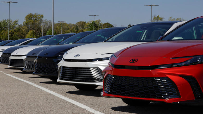 What OEM tires does the Toyota Camry typically come with?