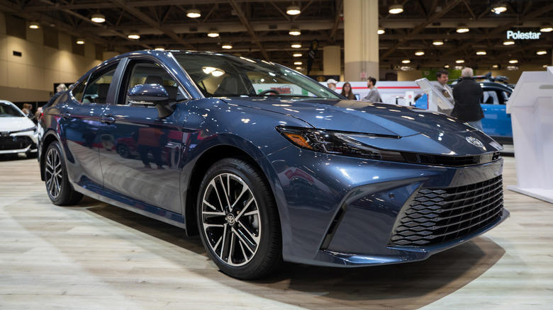 What OEM tires does the Toyota Camry typically come with?