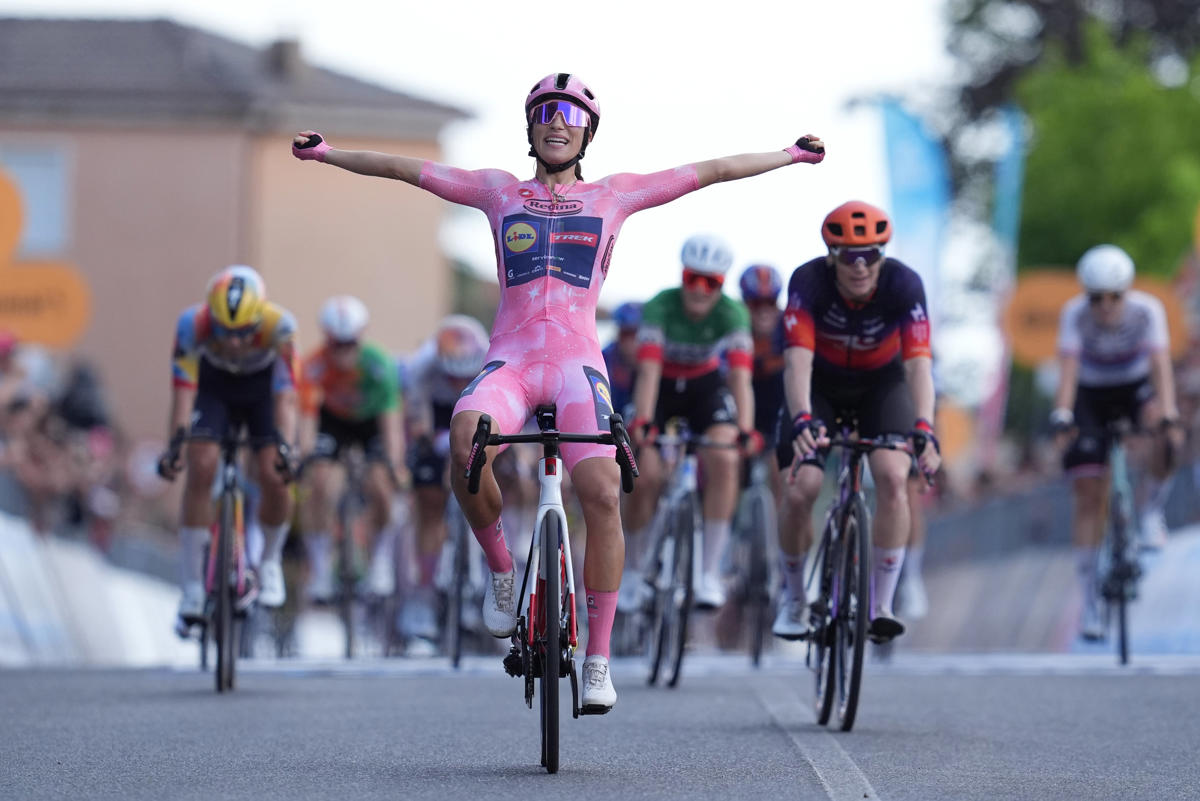Elisa Balsamo continúa su 'dictadura' en el Giro con su tercera victoria