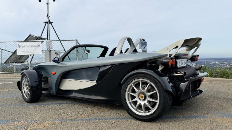 The 340R was the smart Crossblade of Lotus Elises, and you could own 1 of only 340 ever built