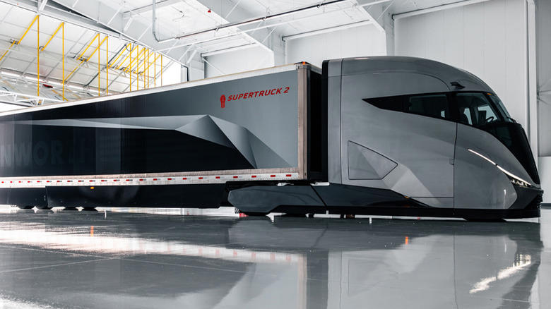 9 semi trucks with the best MPG