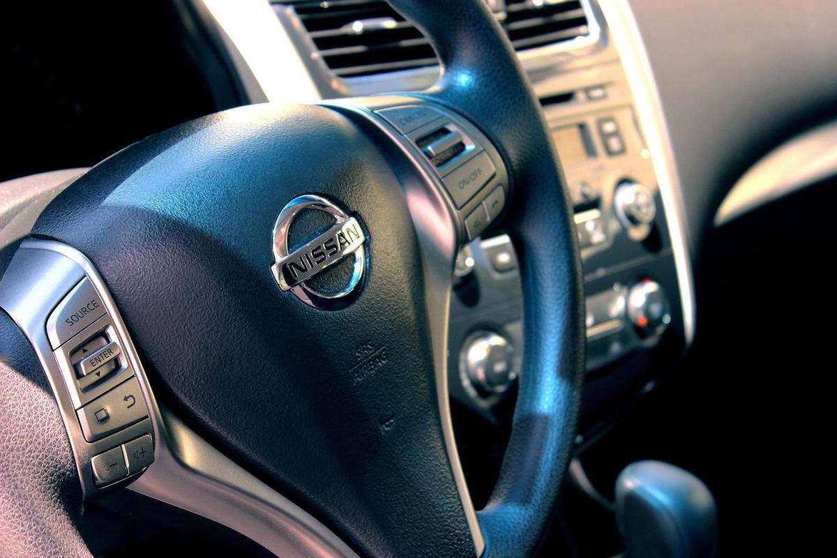 Aviso de la DGT: tu motor pierde años de vida si haces esto al arrancar el coche