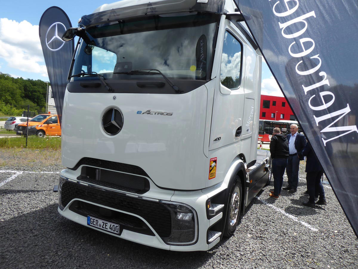 Truckmakers to Brussels: Build the infrastructure first