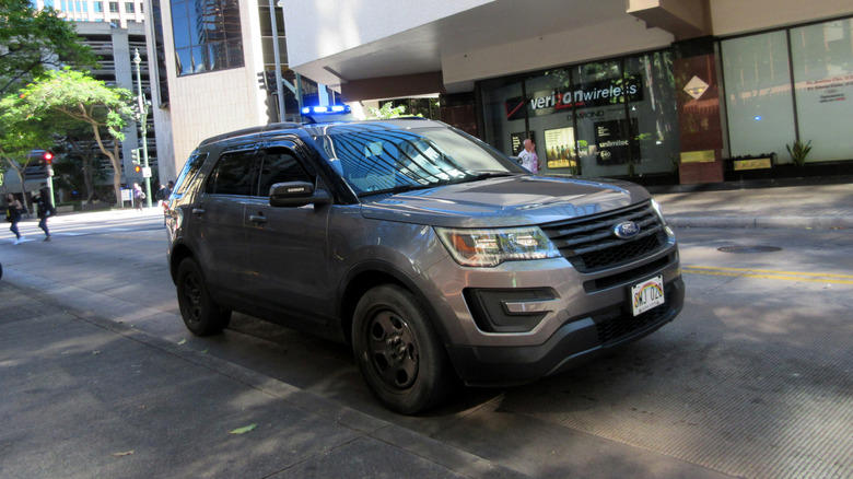 Why do police in Hawaii drive their own cars?