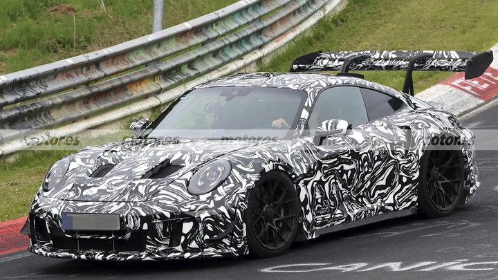El Porsche 911 GT3 RS 2028 reaparece en estas fotos espía en Nürburgring y está más cambiado de lo esperado