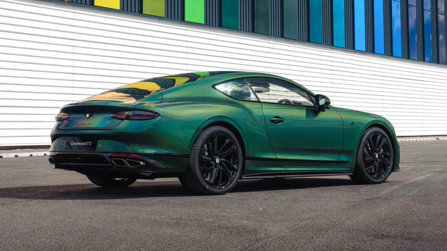 Bentley's new paint shop just created a gorgeous green masterpiece