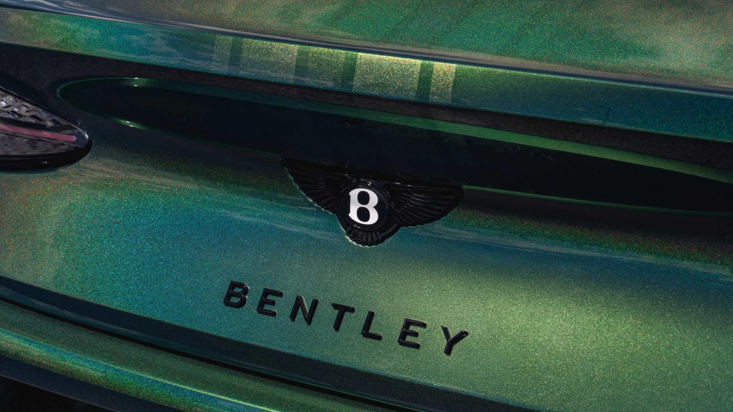 Bentley's new paint shop just created a gorgeous green masterpiece