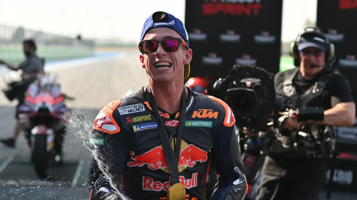 Pedro Acosta, piloto de MotoGP, es un peligro en el paddock: 