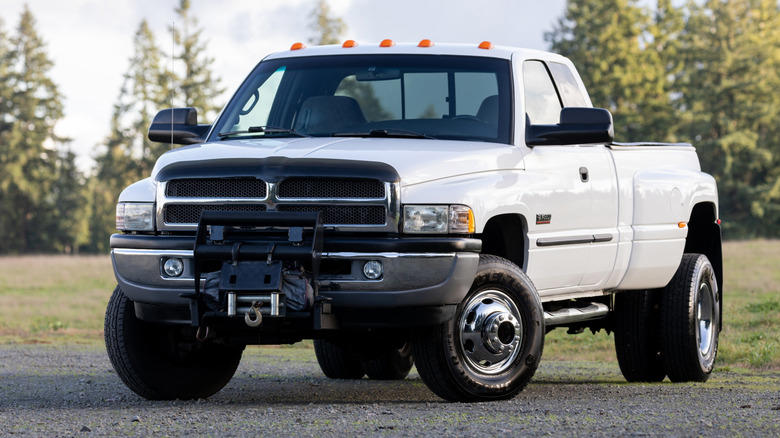 Do pickup trucks need to stop at weigh stations? What you need to know