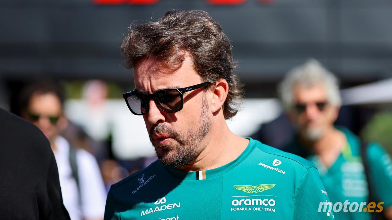 Alonso, último y cabreado: “Entiendo que queráis martirizar al equipo, enhorabuena por ello”