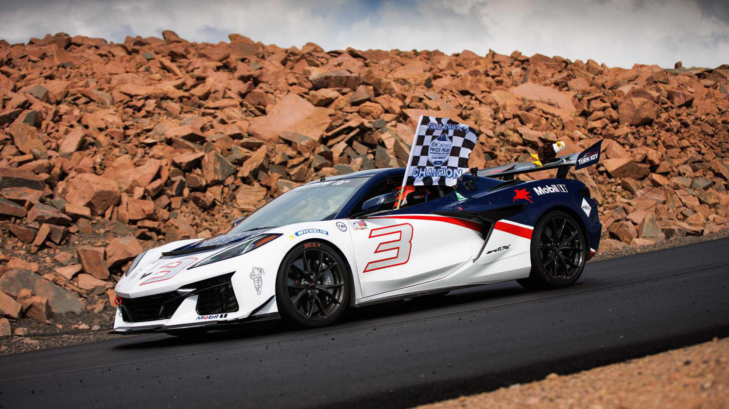 Corvette ZR1X absolutely destroyed the Pikes Peak production car record