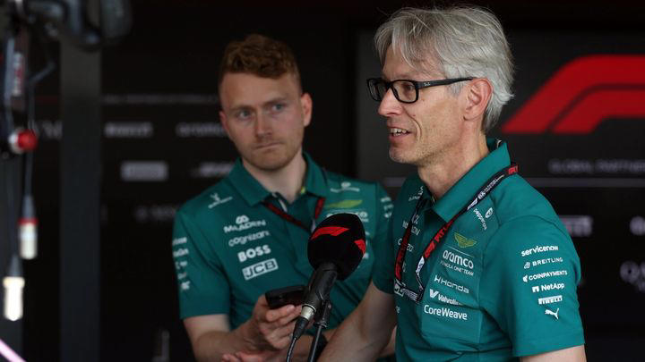 Mike Krack confirma que Aston Martin quiere retener a Alonso: "Es demasiado rápido"