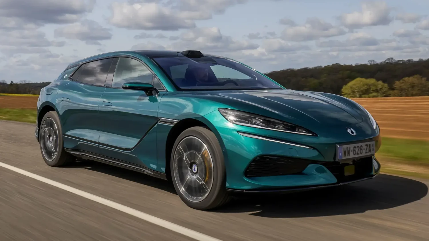 BYD, BYD ya vende el Denza Z9GT en España: tiene 1.156 CV, cuesta 101.000 euros y carga a una velocidad extrema de 1.500 kW