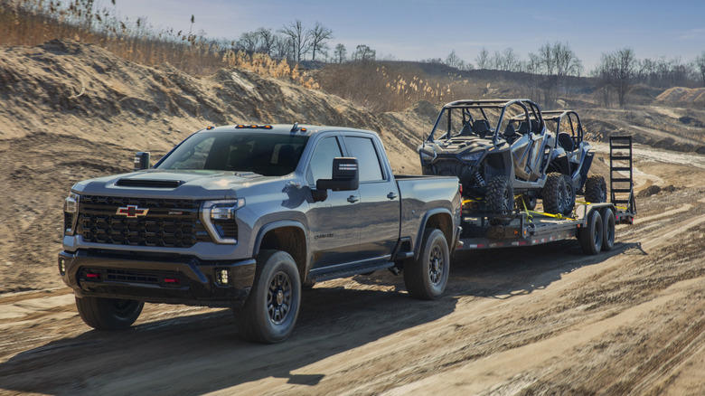 6.6 Duramax vs. 6.6 gas: Which Chevrolet Silverado engine is best?