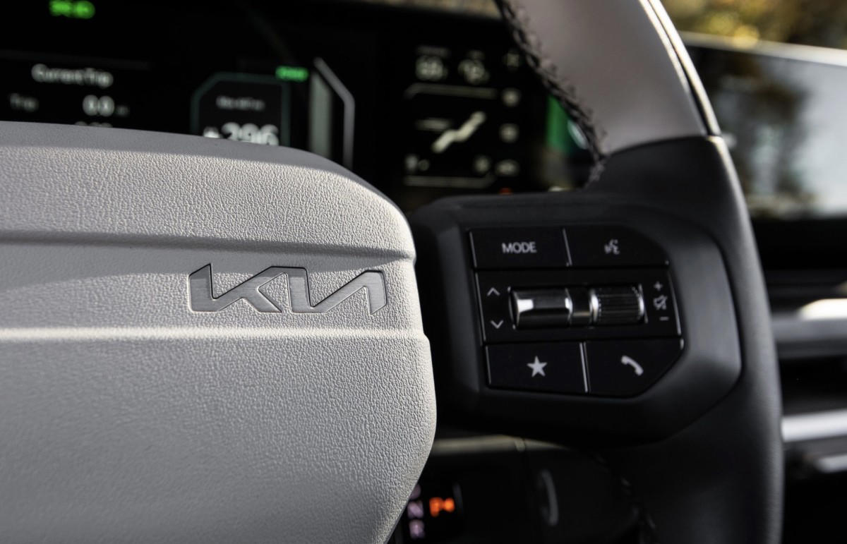 Kia defies industry slump with record Q1 sales, beats Hyundai